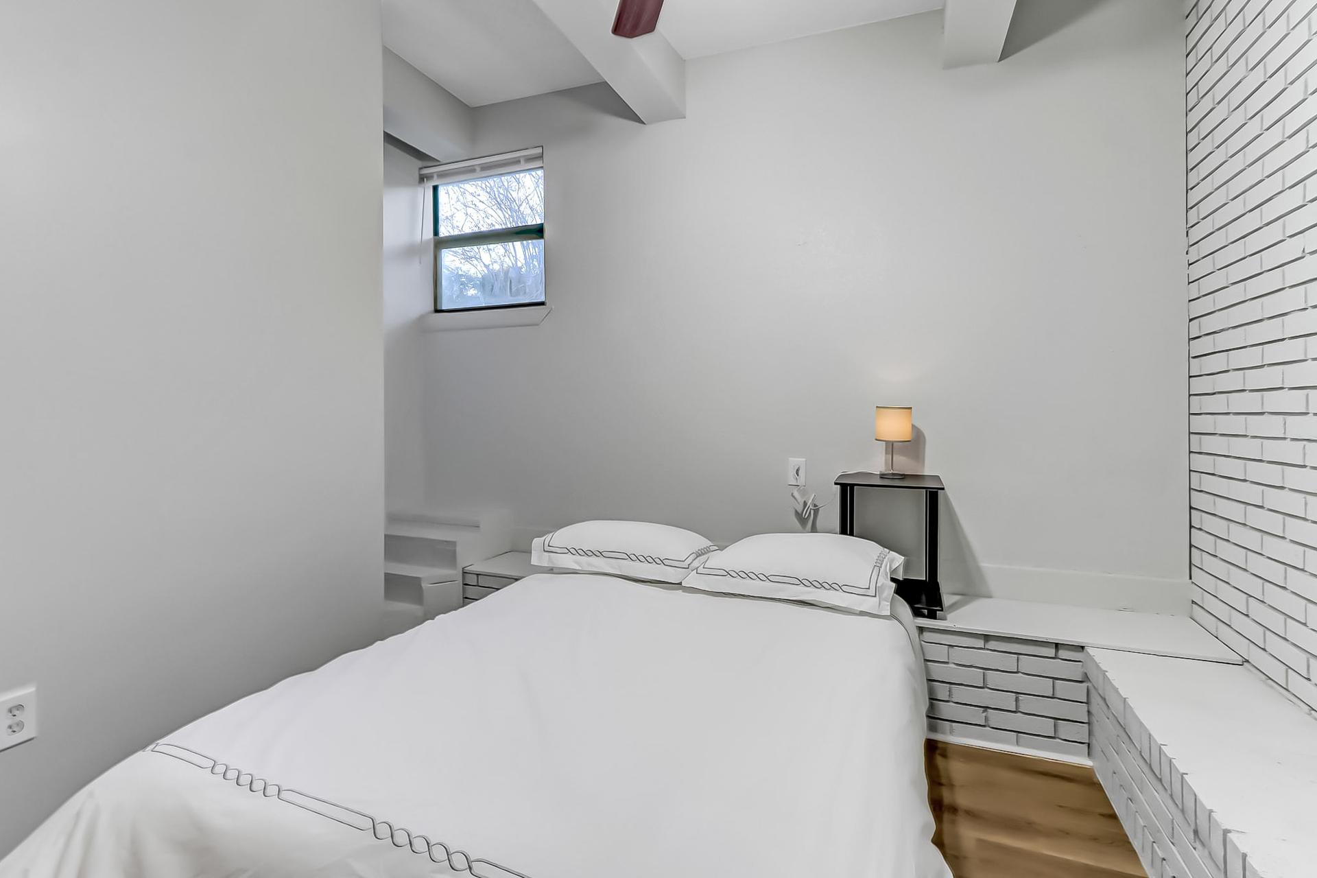 bedroom, detected: bed, window blind