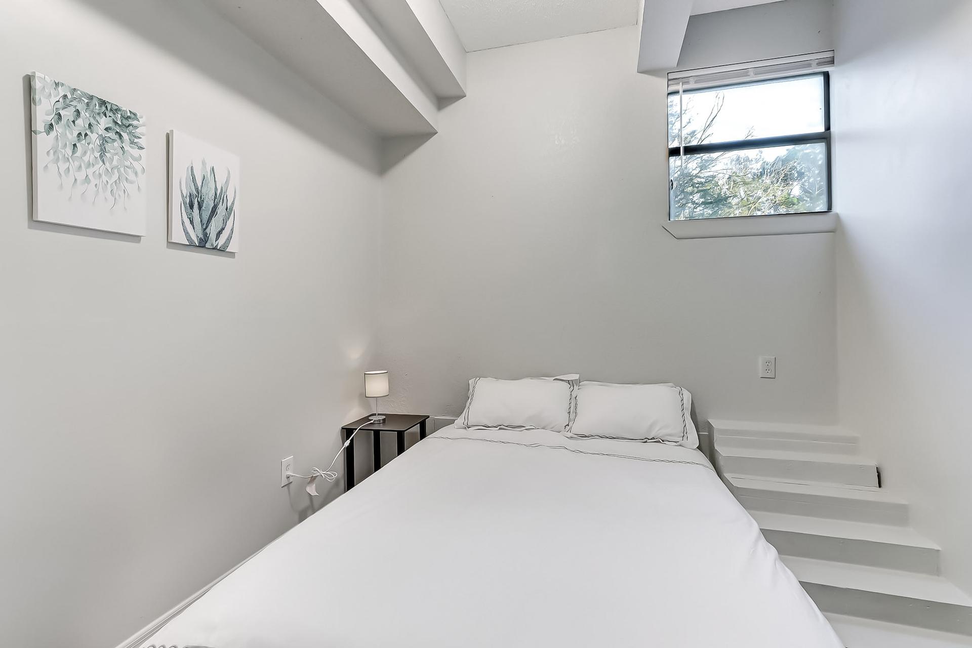 bedroom, detected: bed, window blind