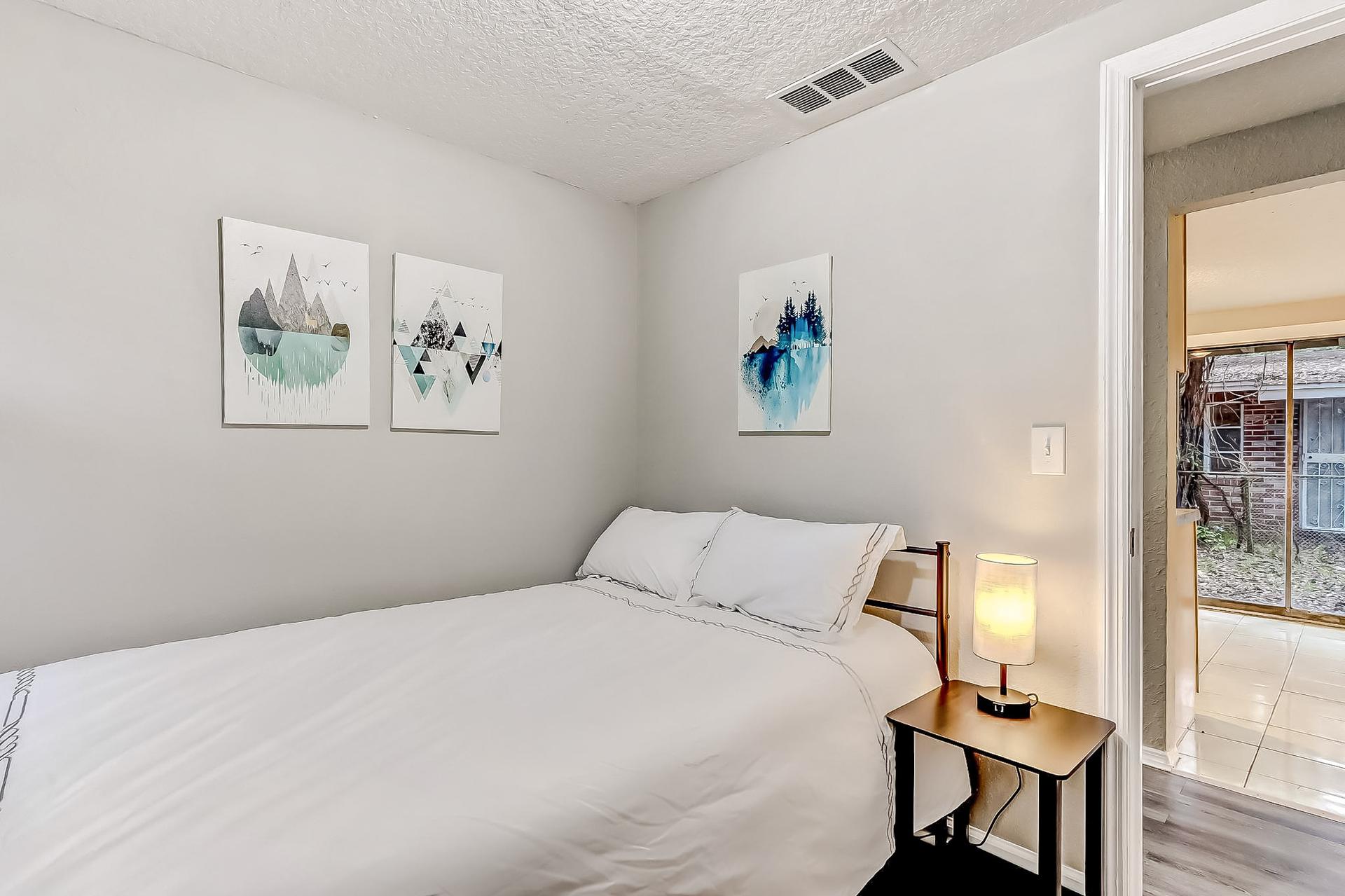 bedroom, detected: bed, window blind