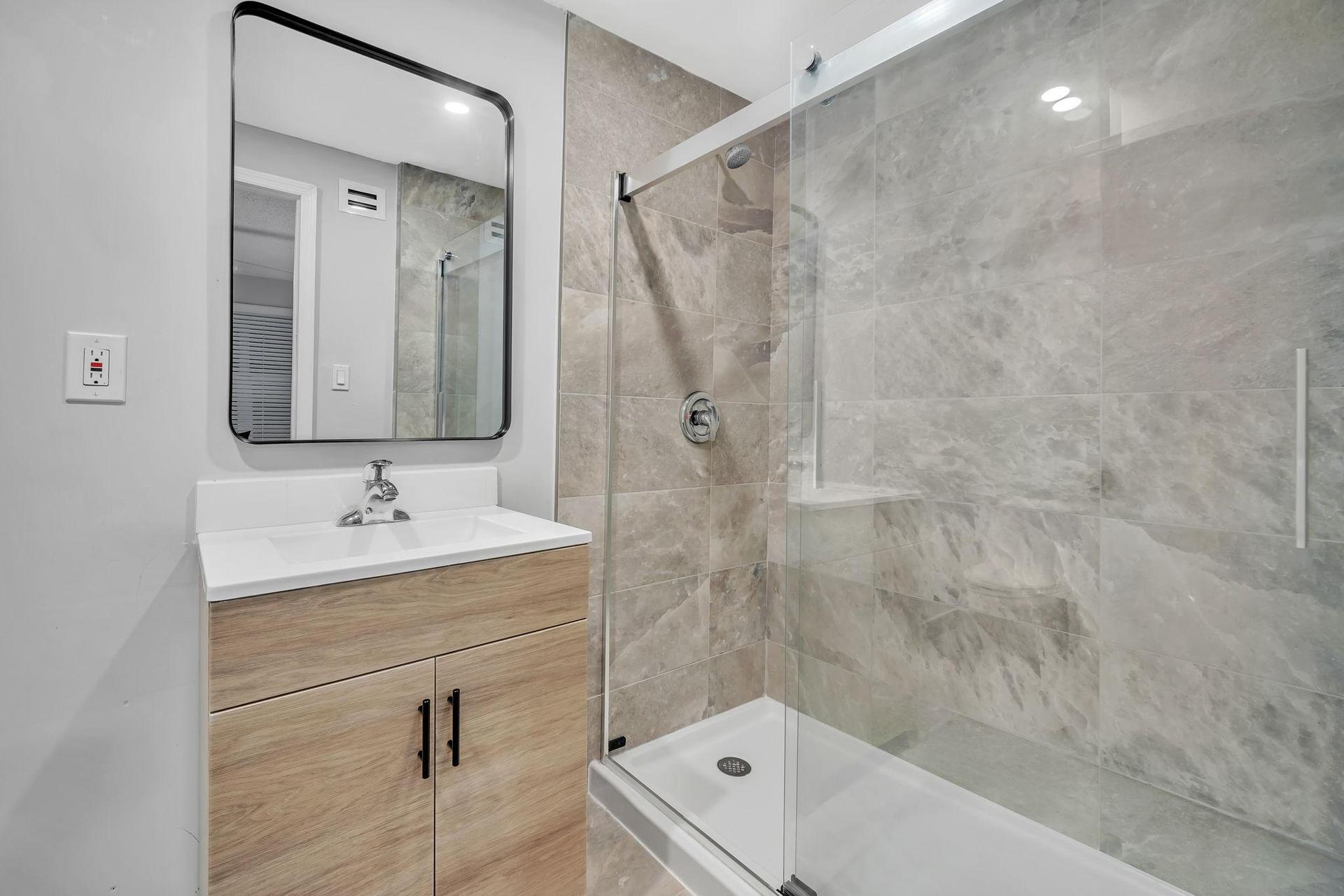 BATH 2 ATTACHED EN-SUITE