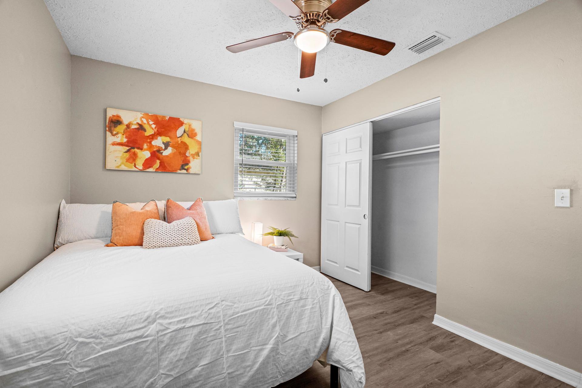 bedroom, detected:ceiling fan, window blind, bed