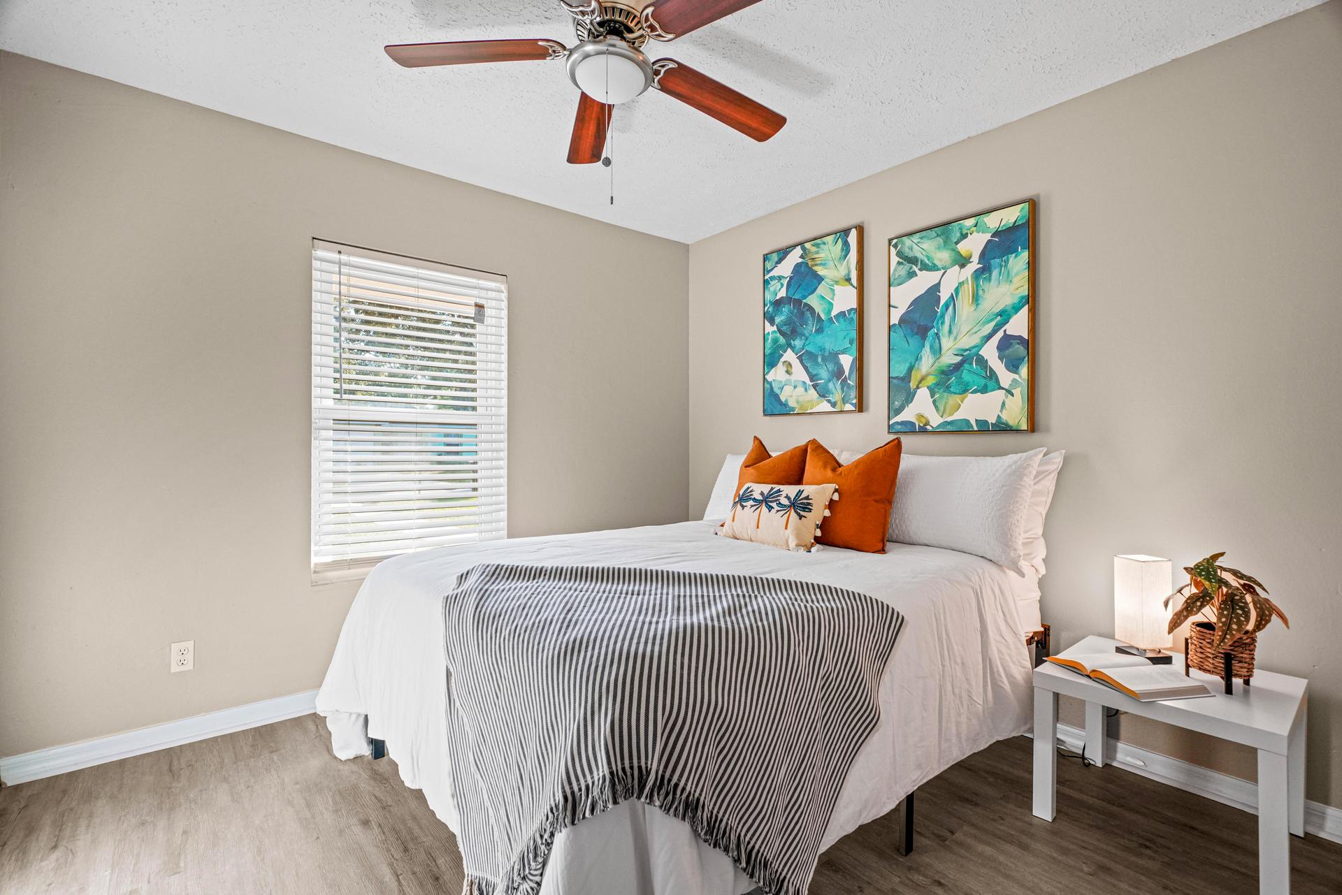 bedroom, detected:ceiling fan, window blind
