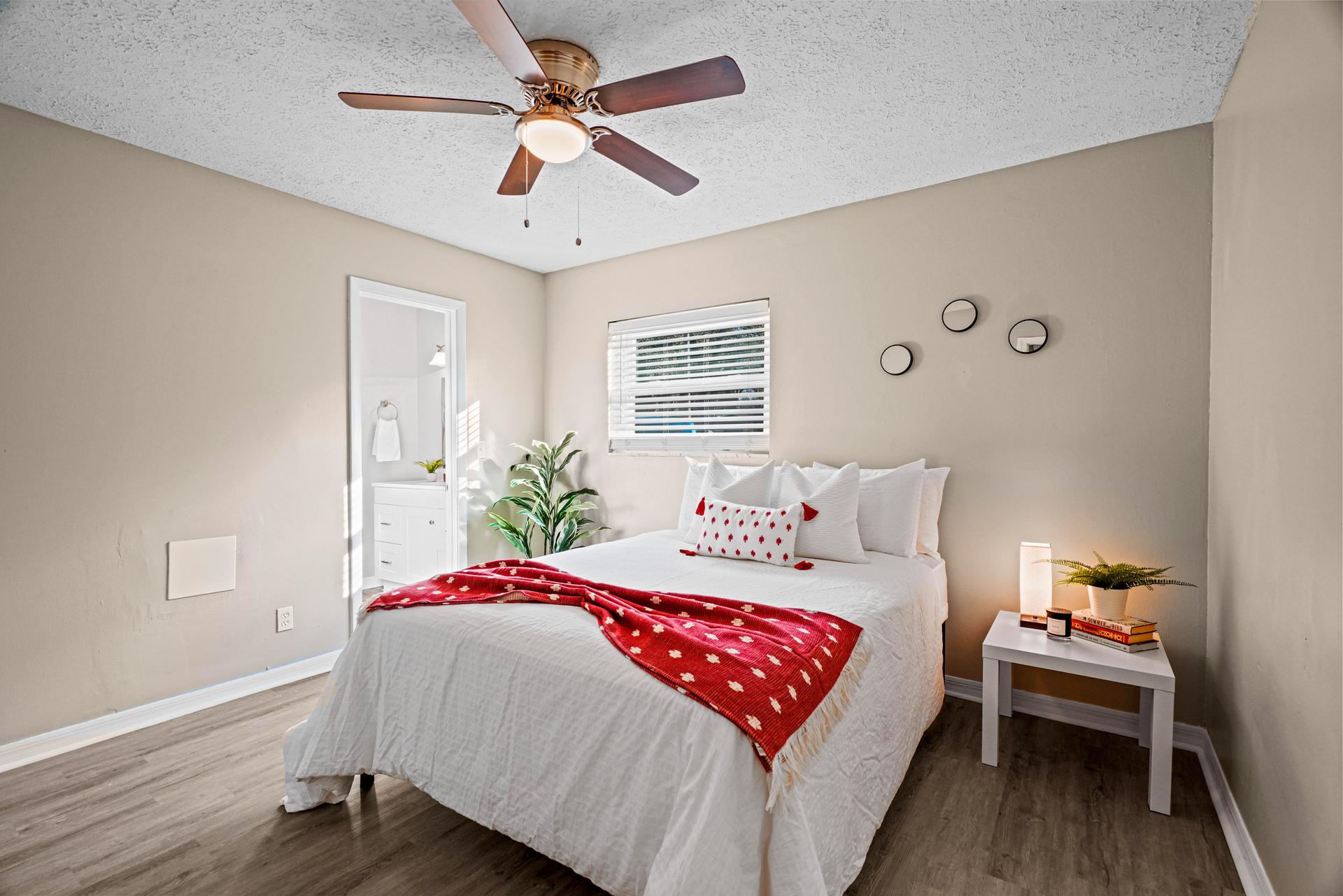 bedroom, detected:ceiling fan, bed, window blind