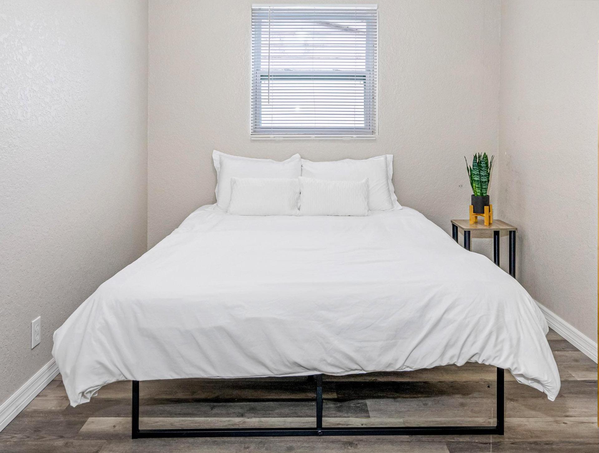 bedroom, detected: bed, window blind