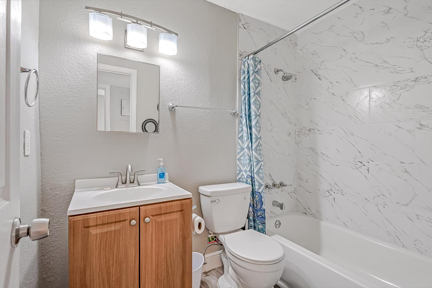 Bathroom(s)