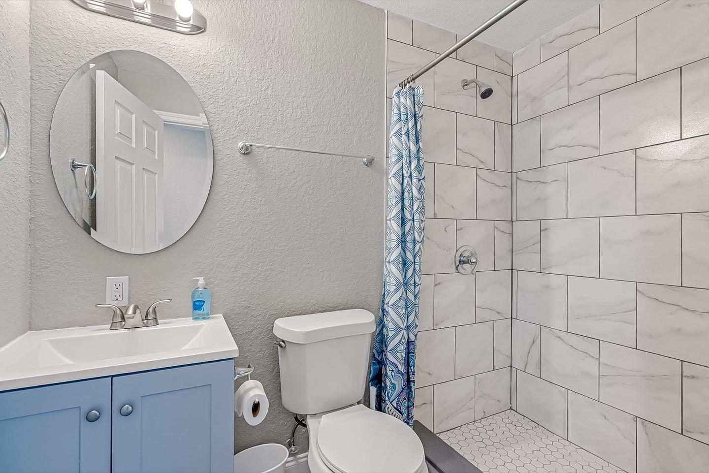 Bathroom(s)