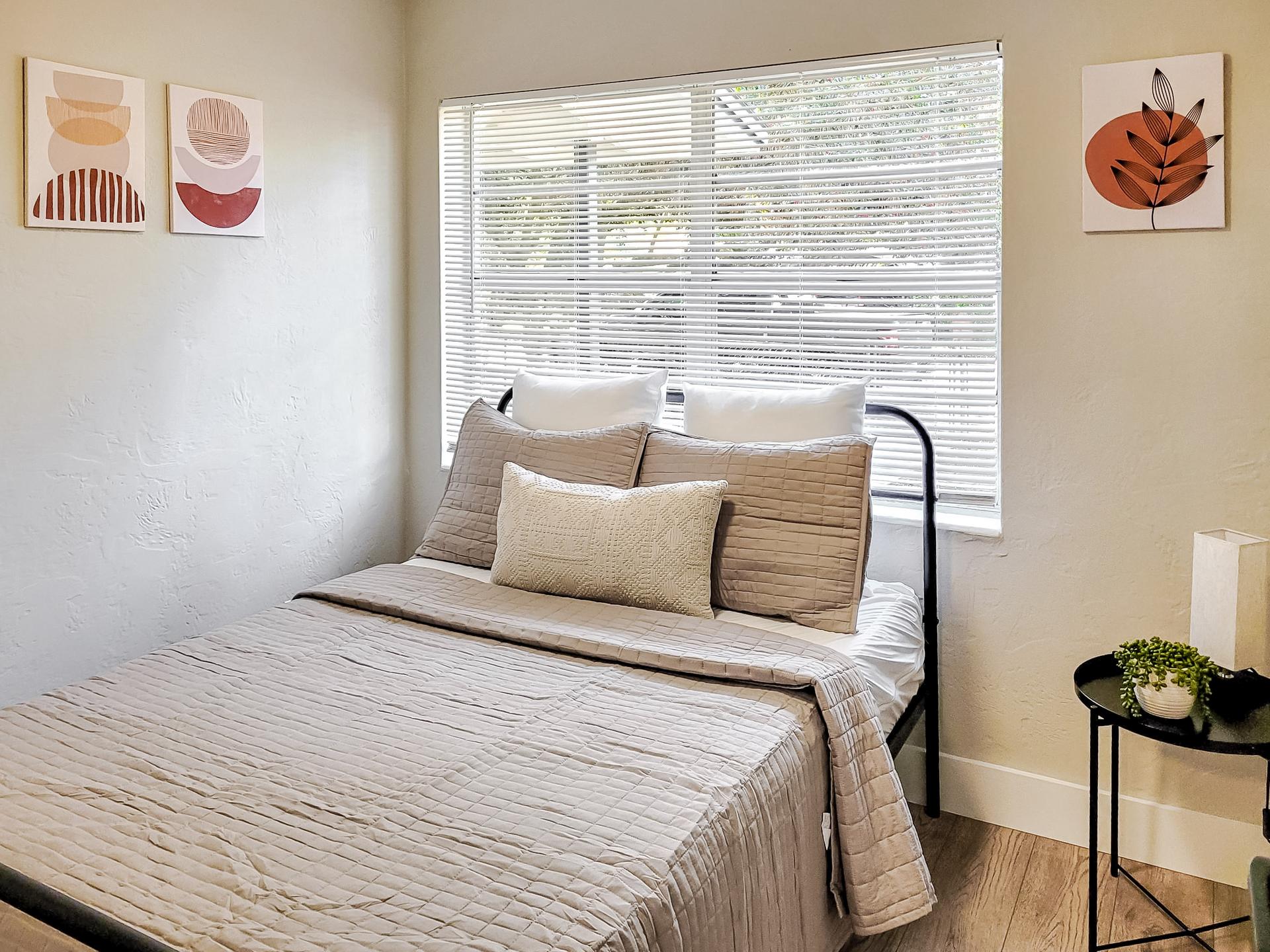 bedroom, detected: bed, window blind