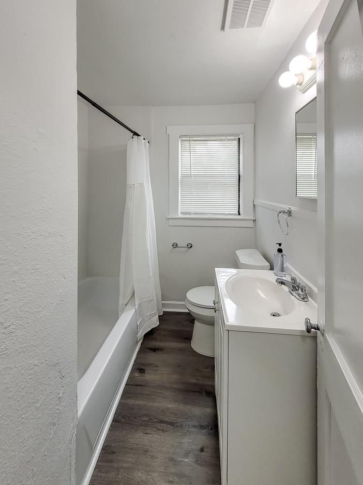 Bathroom(s)