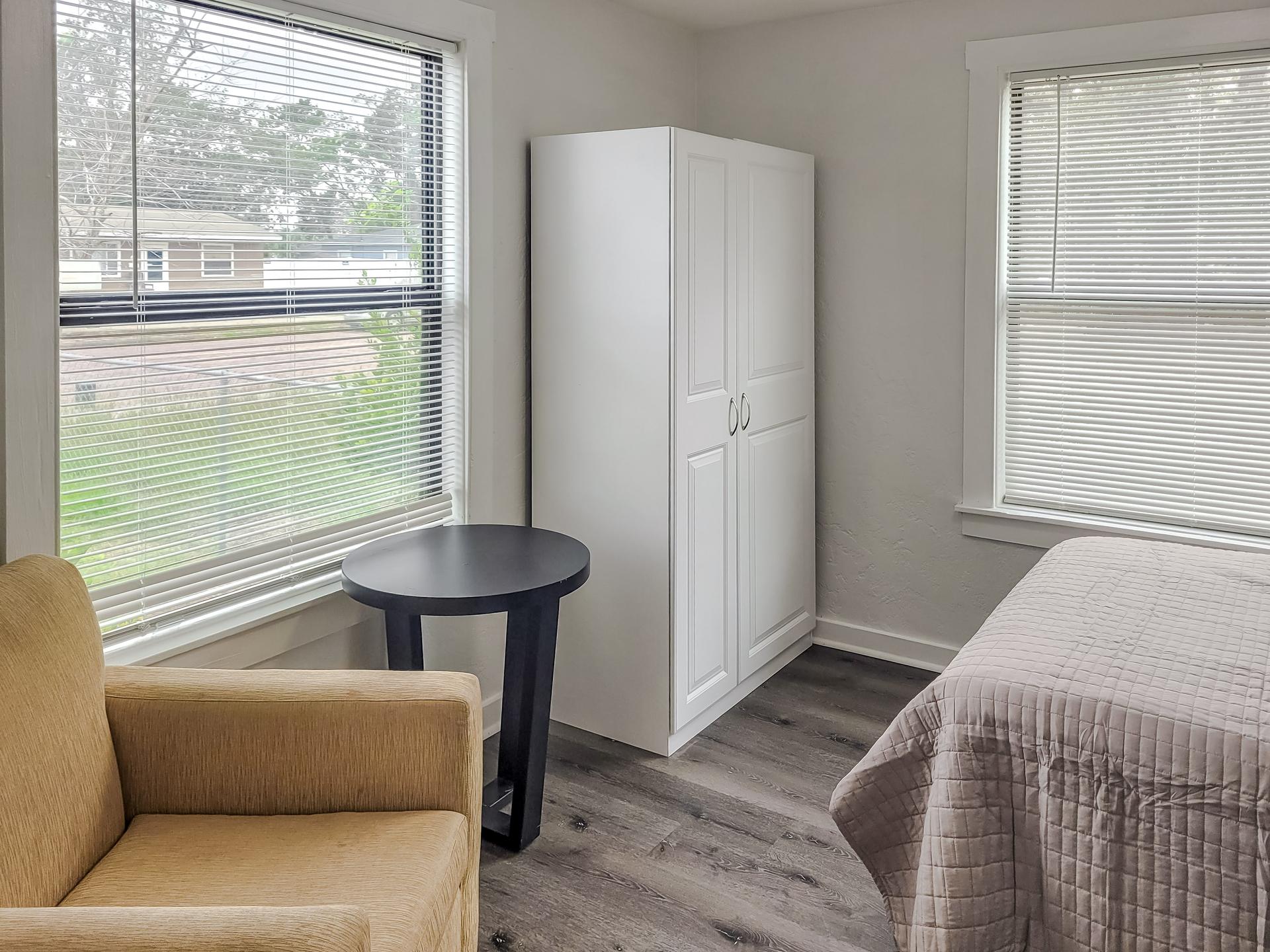 bedroom, detected:window blind, bed