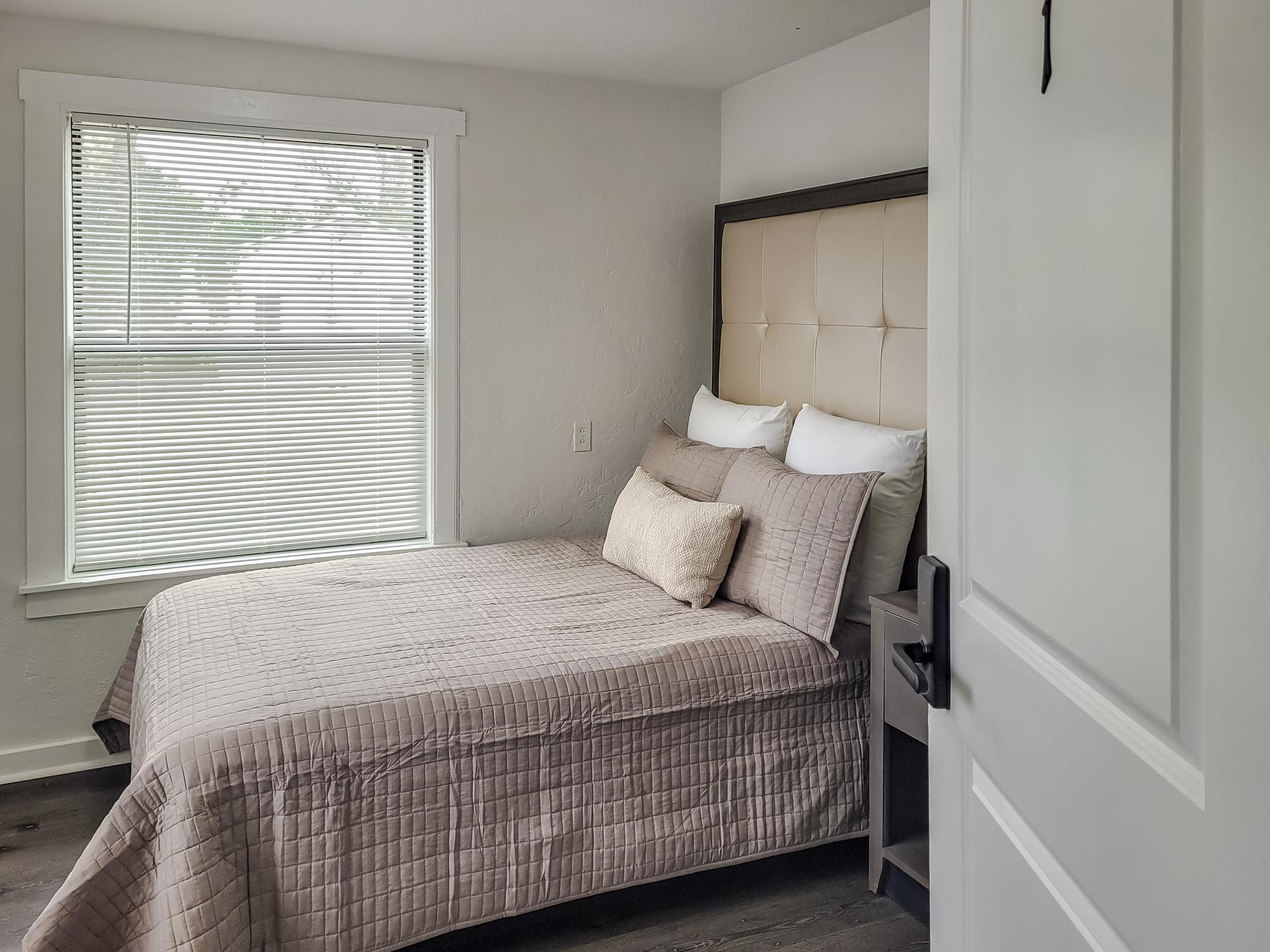 bedroom, detected:bed, window blind