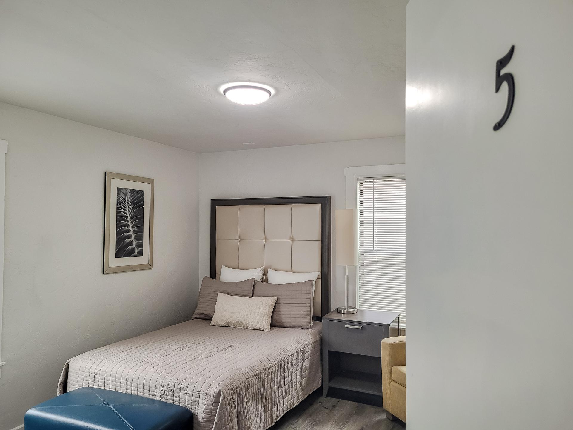 bedroom, detected:bed, window blind