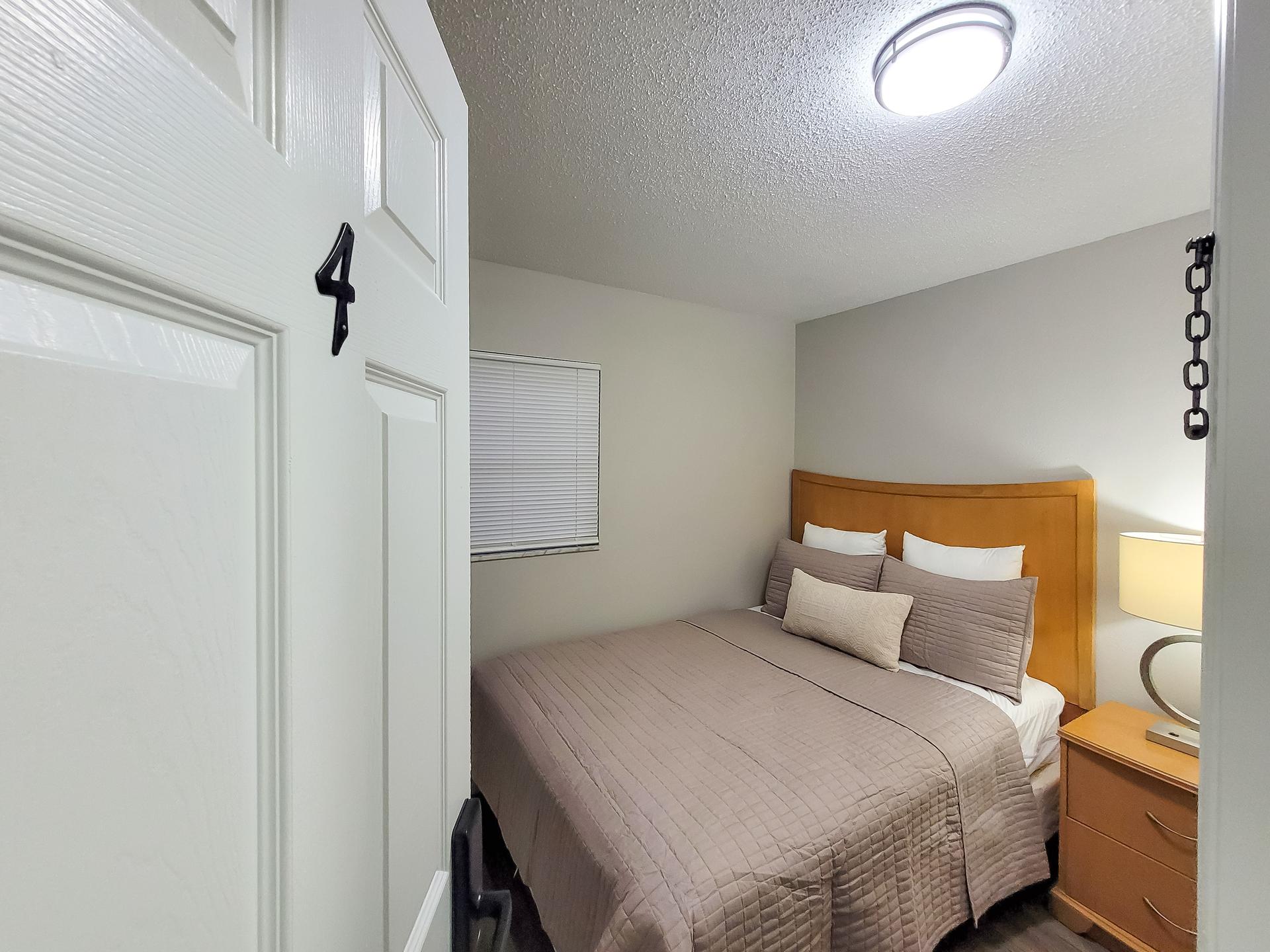 bedroom, detected:bed