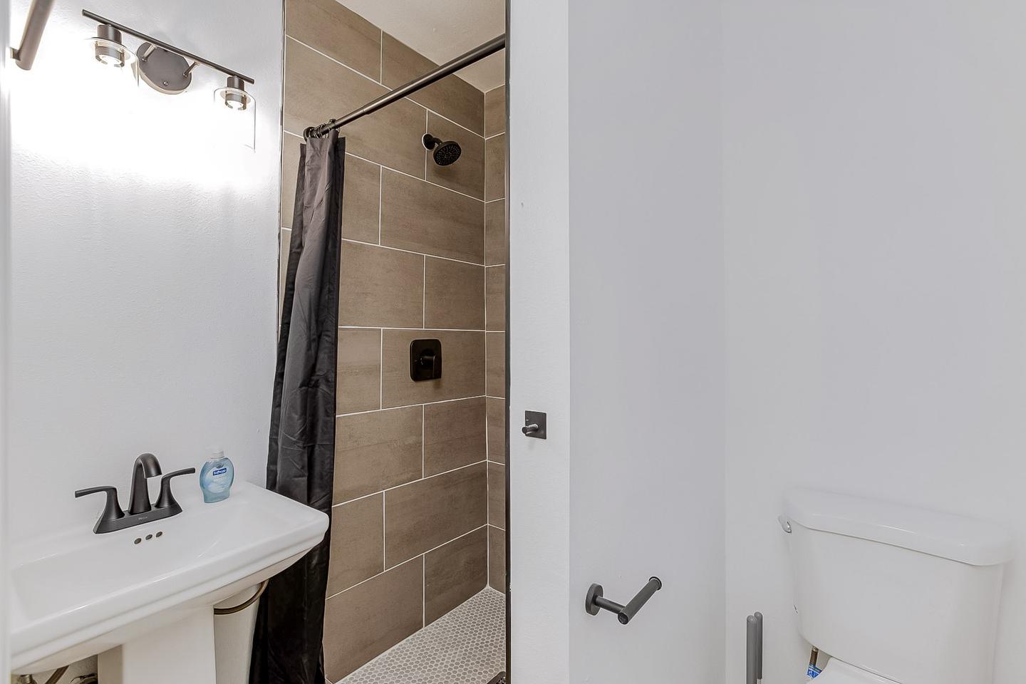 Bathroom(s)