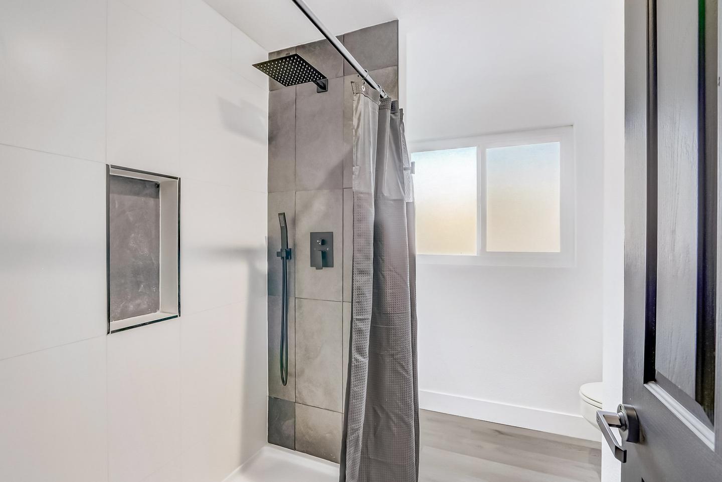 Bathroom(s)