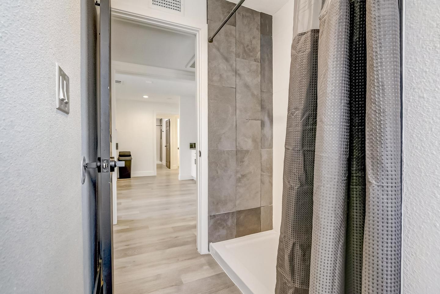 Bathroom(s)