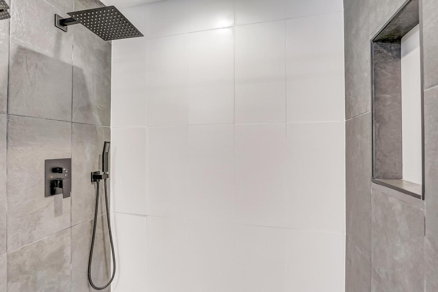 Bathroom(s)