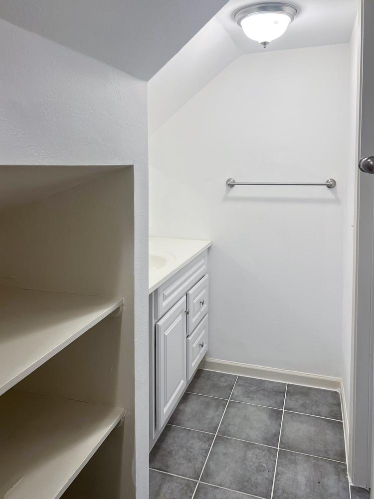 Bathroom(s)