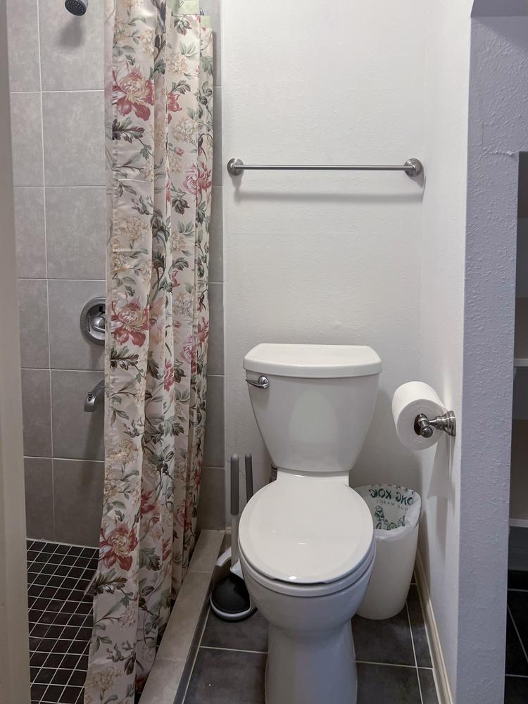 Bathroom(s)