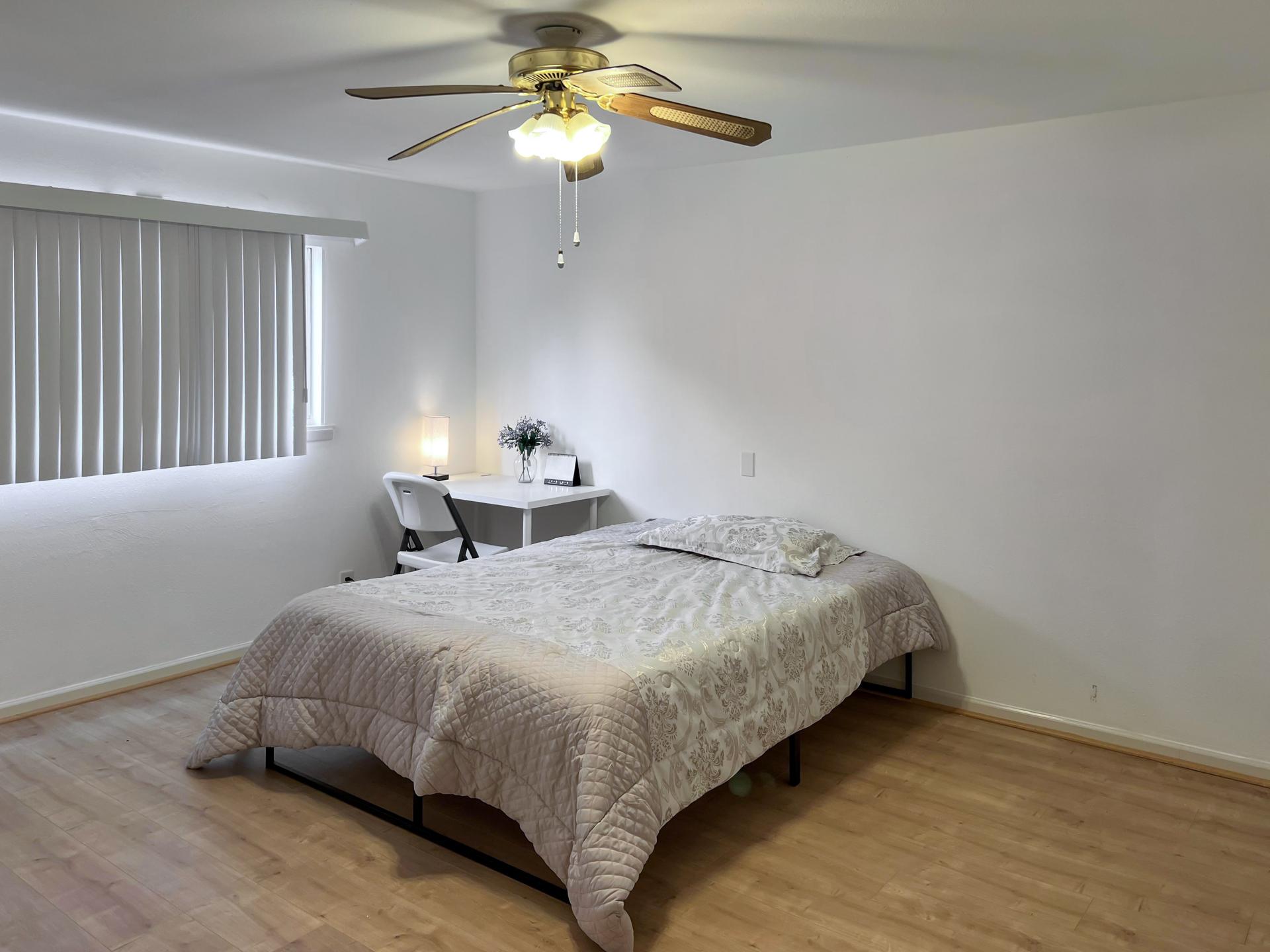 bedroom, detected:ceiling fan, window blind, bed