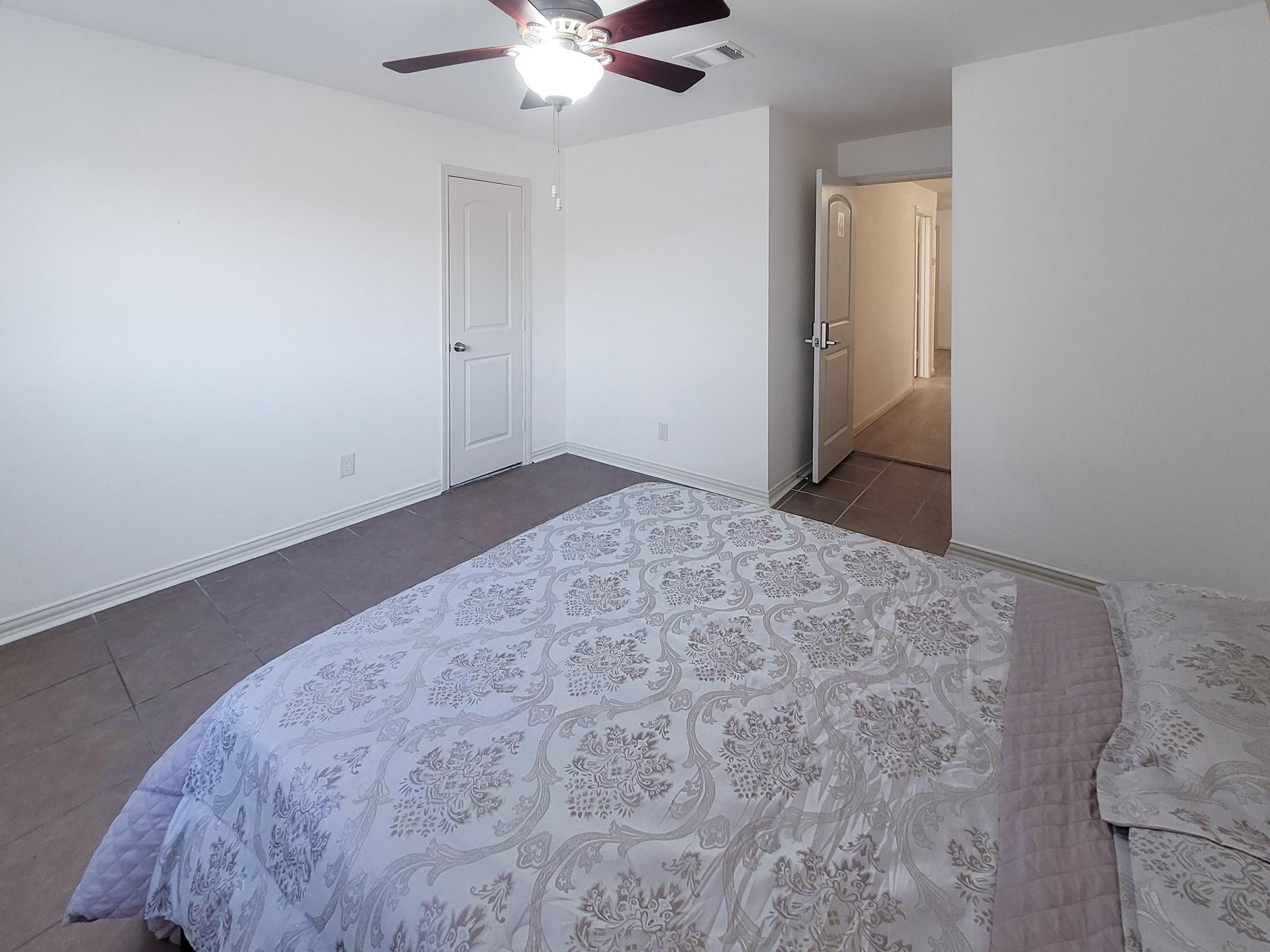 bedroom, detected:ceiling fan, bed, window blind