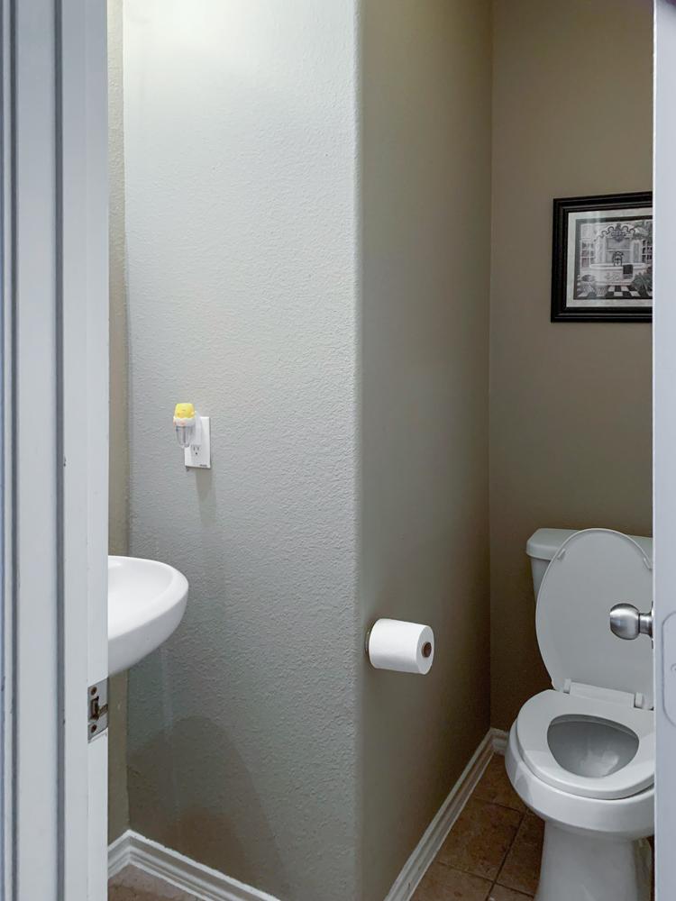 Bathroom(s)