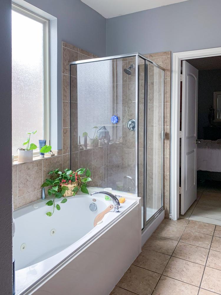 Bathroom(s)
