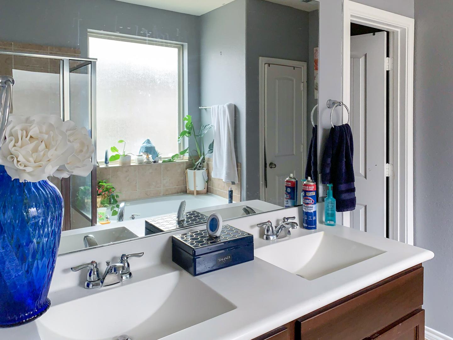 Bathroom(s)