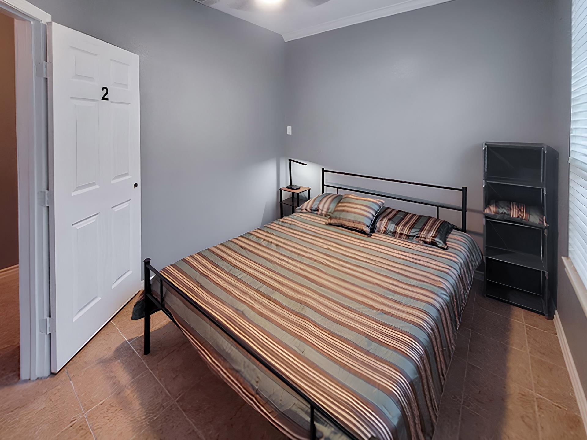 bedroom, detected:window blind, bed, ceiling fan