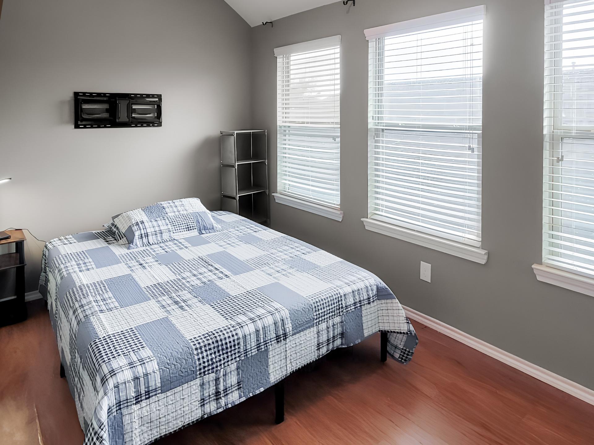 bedroom, detected:window blind, bed