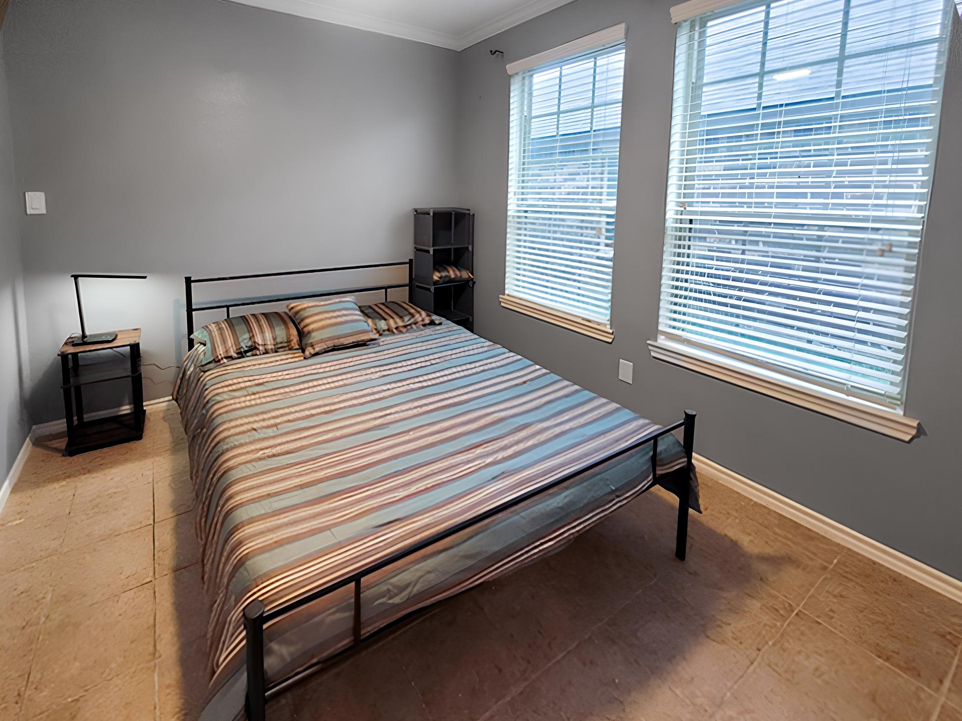 bedroom, detected:window blind, bed