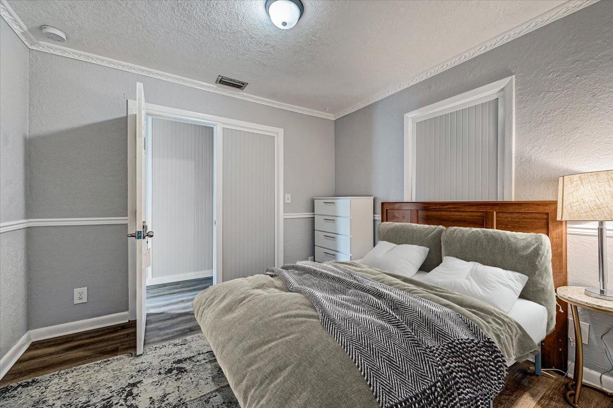 Disclaimer: This photo has been virtually staged. Not all furnishings seen will be included. Please view the virtual tour.