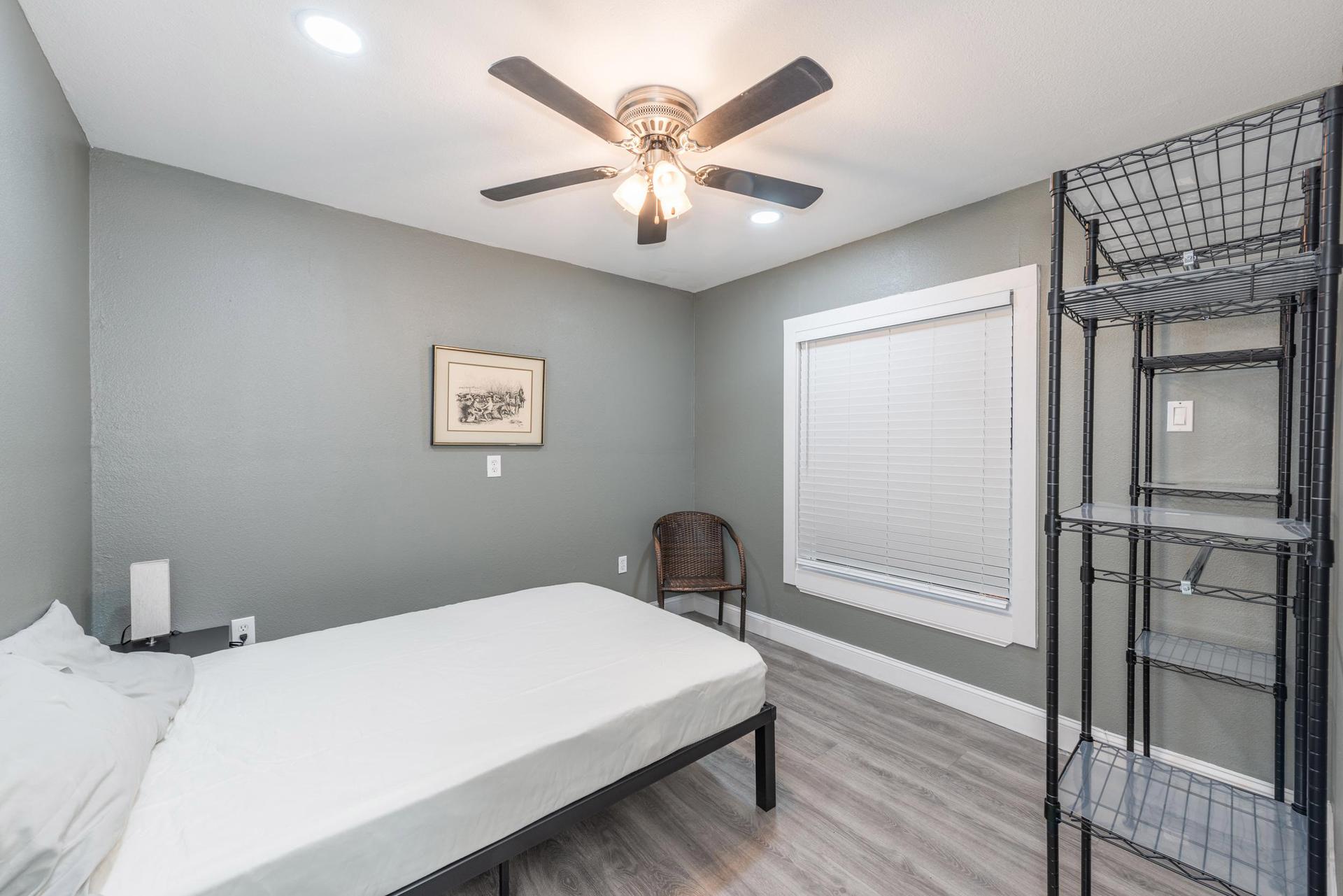 bedroom, detected:ceiling fan, window blind, bed