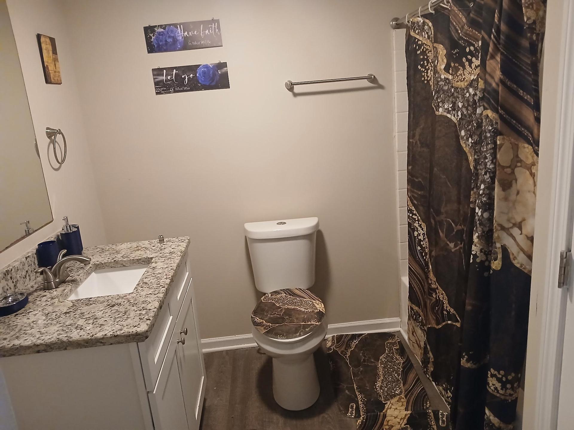 Room G private FULL bathroom