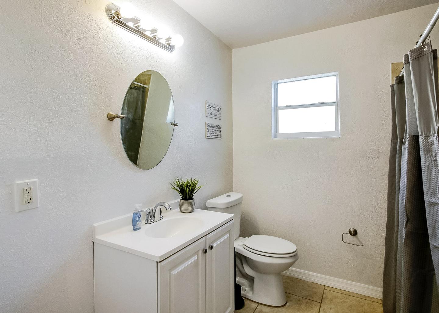Bathroom(s)