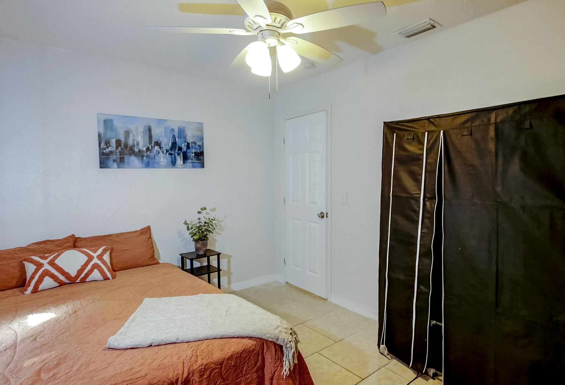 bedroom, detected:ceiling fan, window blind, bed