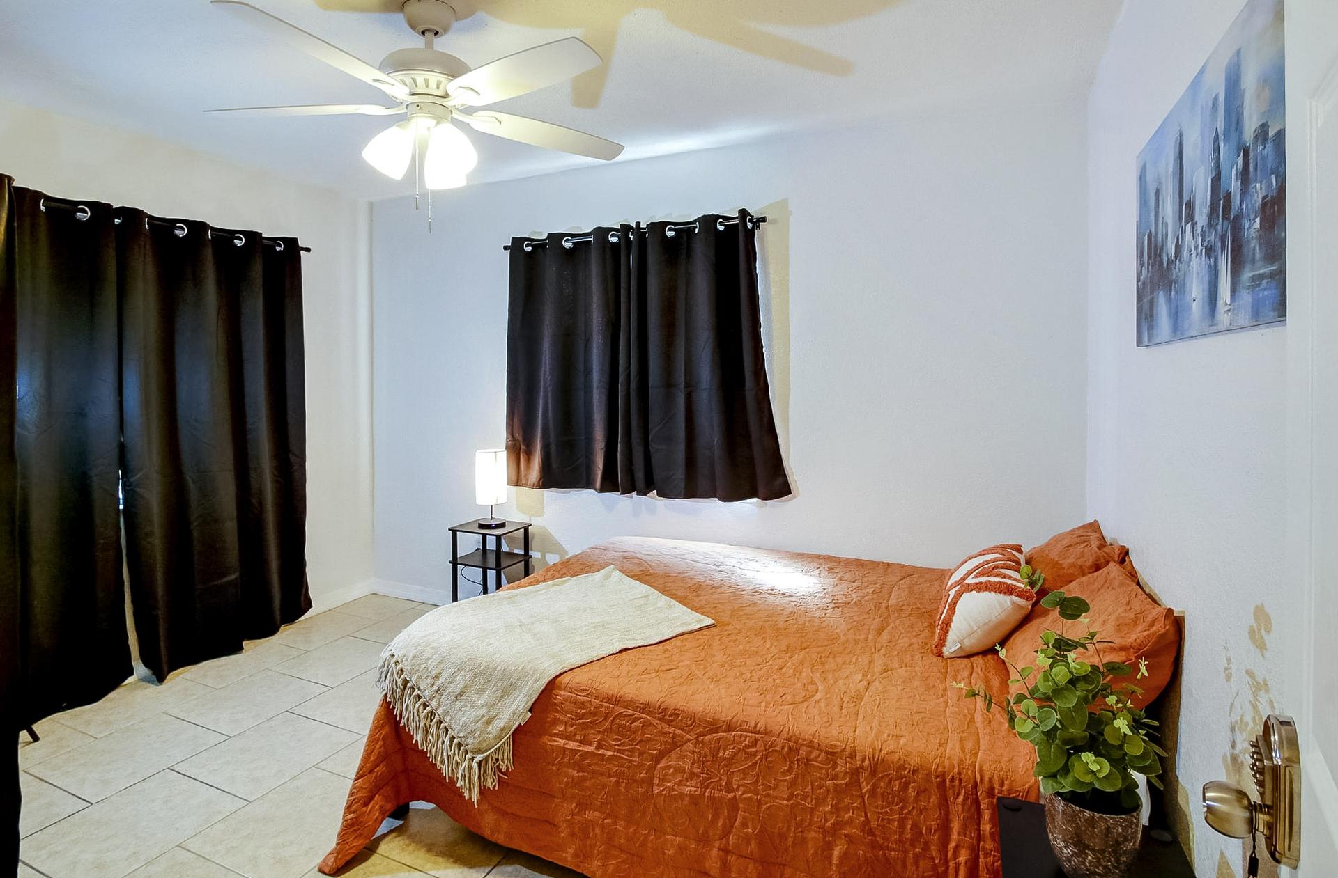 bedroom, detected:ceiling fan, bed