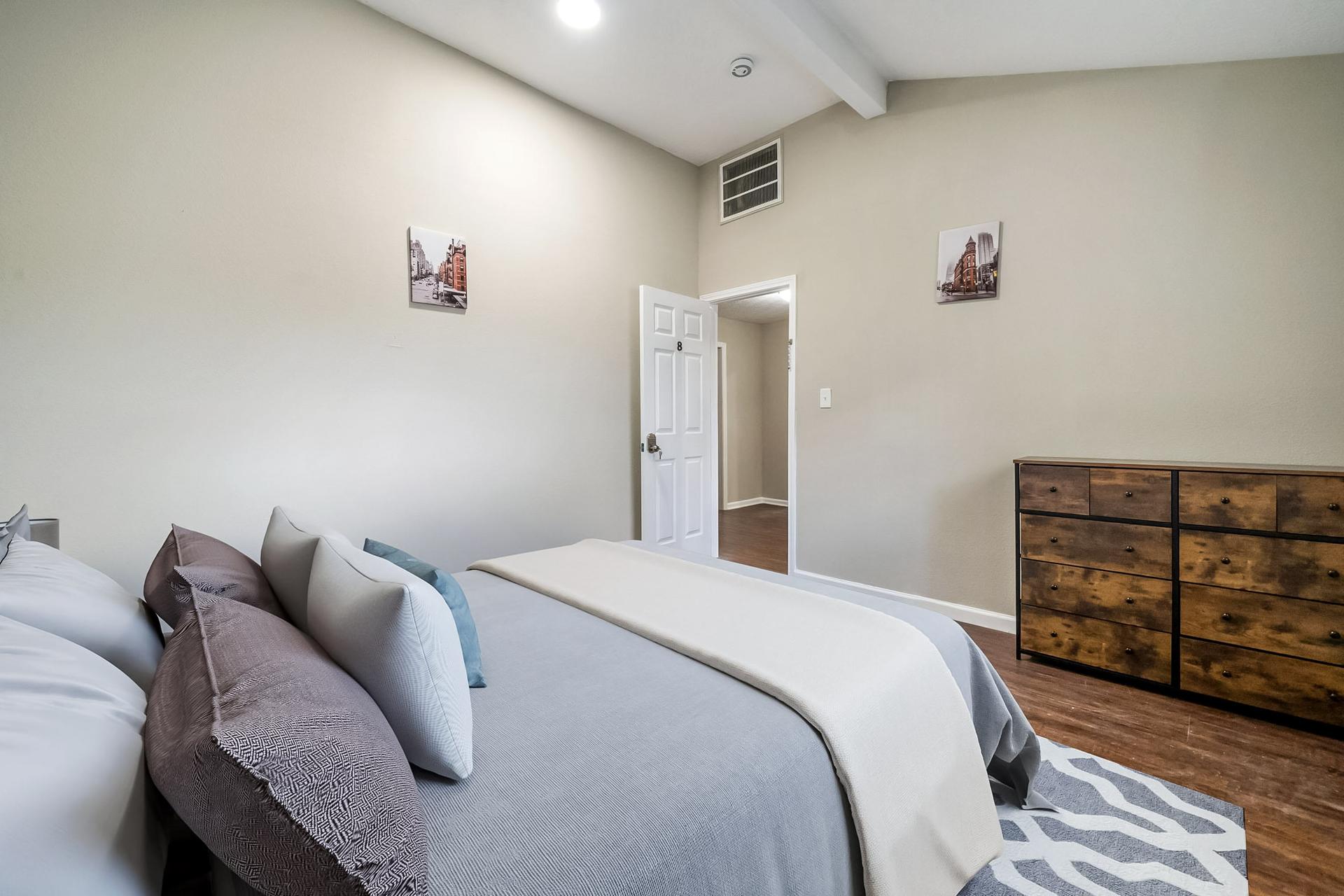 Disclaimer: This photo has been virtually staged. Please view the virtual tour.