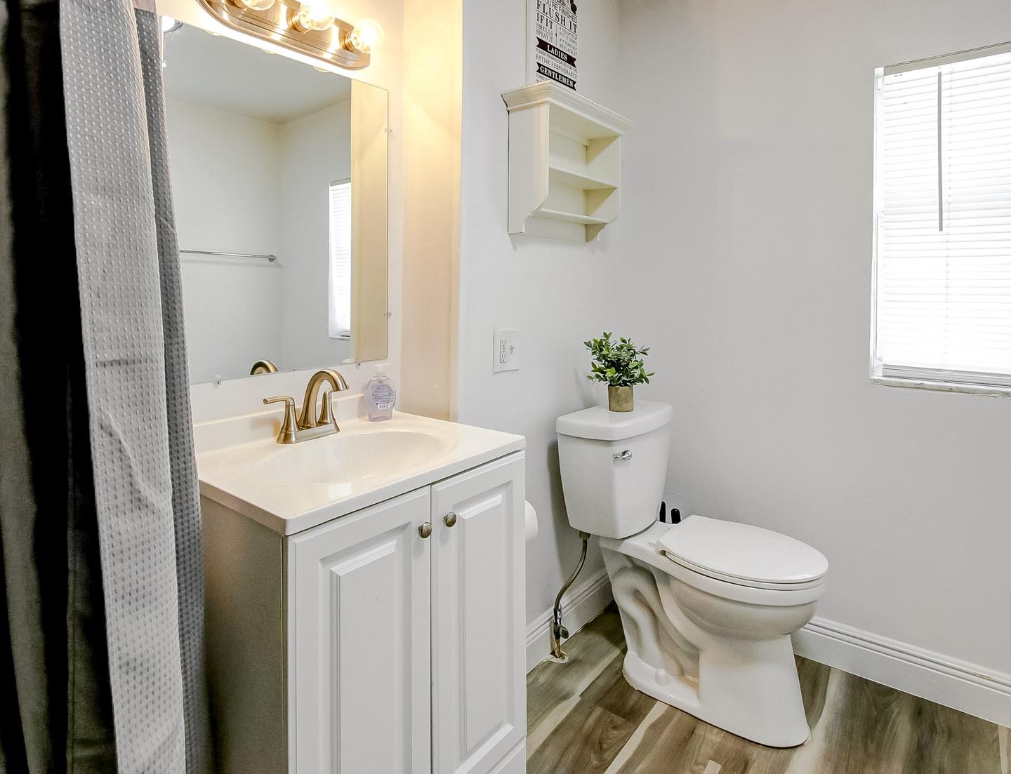 Bathroom(s)