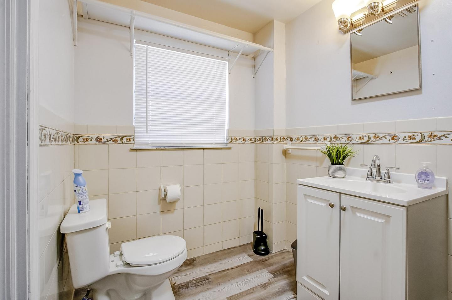 Bathroom(s)