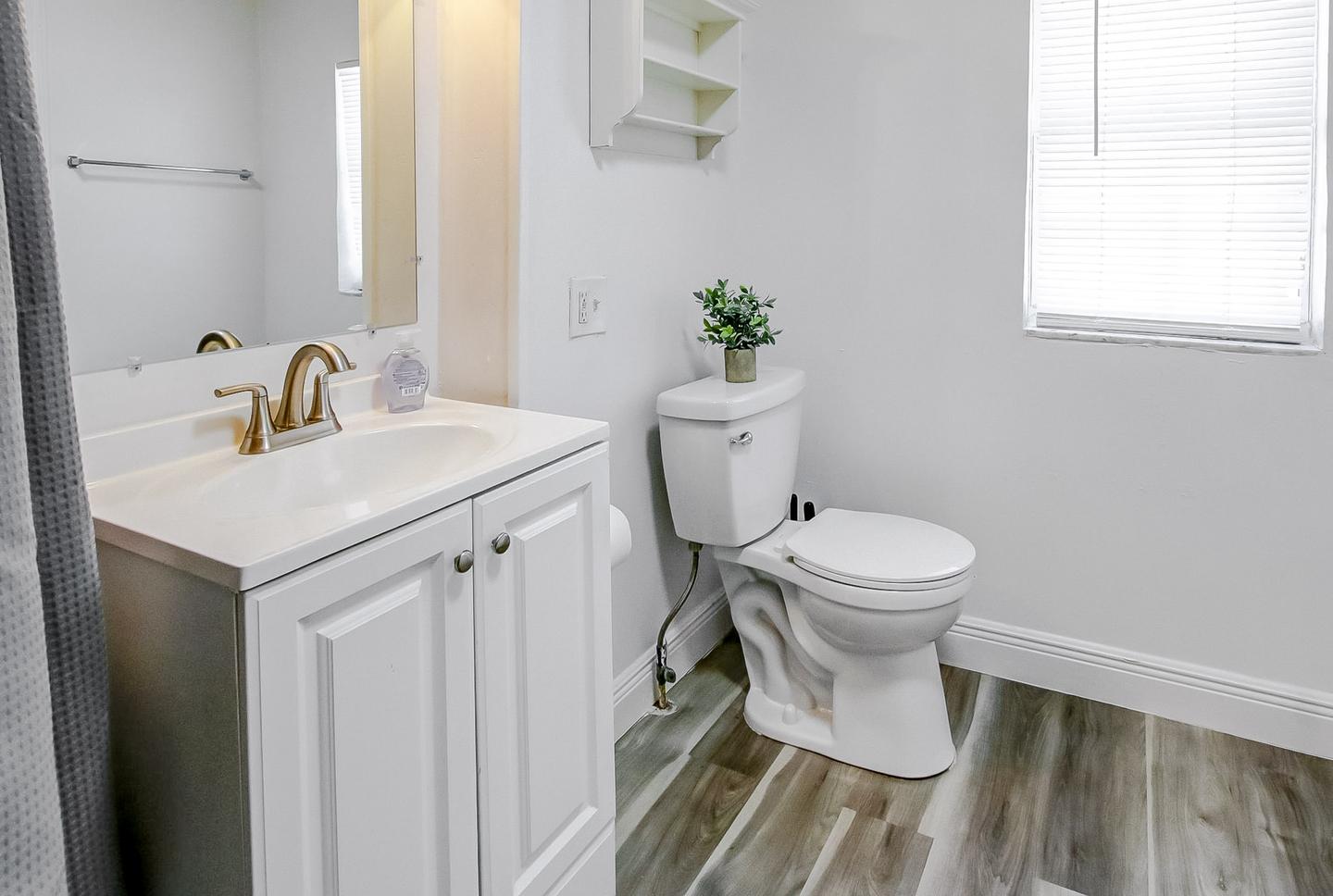 Bathroom(s)