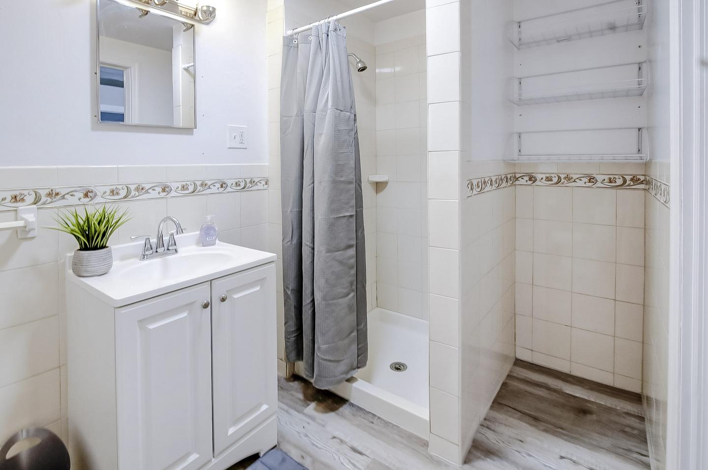 Bathroom(s)
