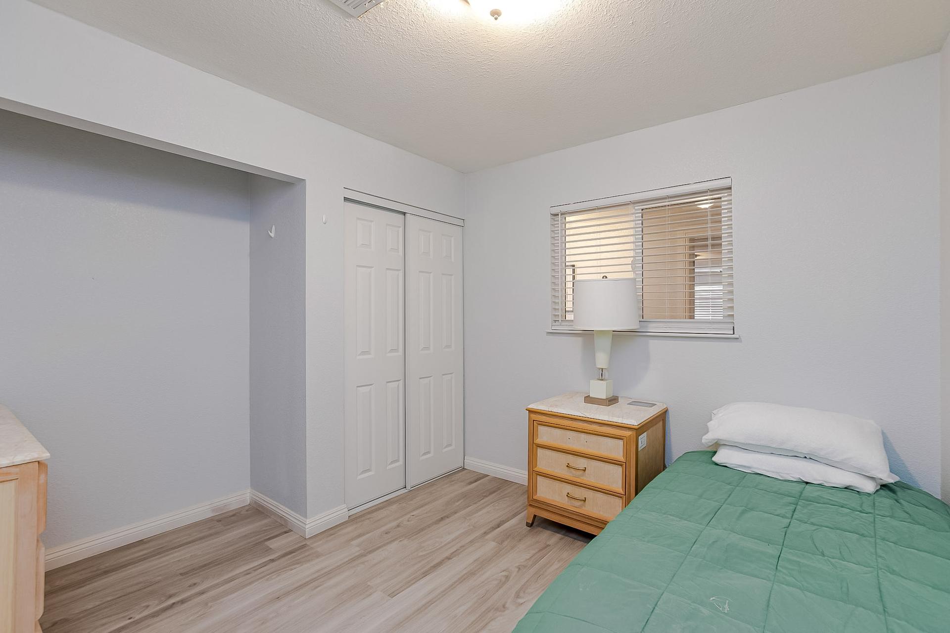 bedroom, detected:window blind, bed