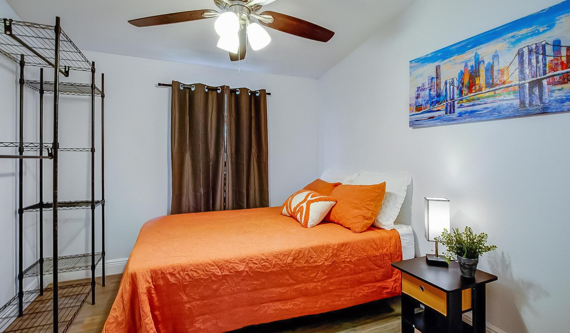 bedroom, detected:ceiling fan, bed