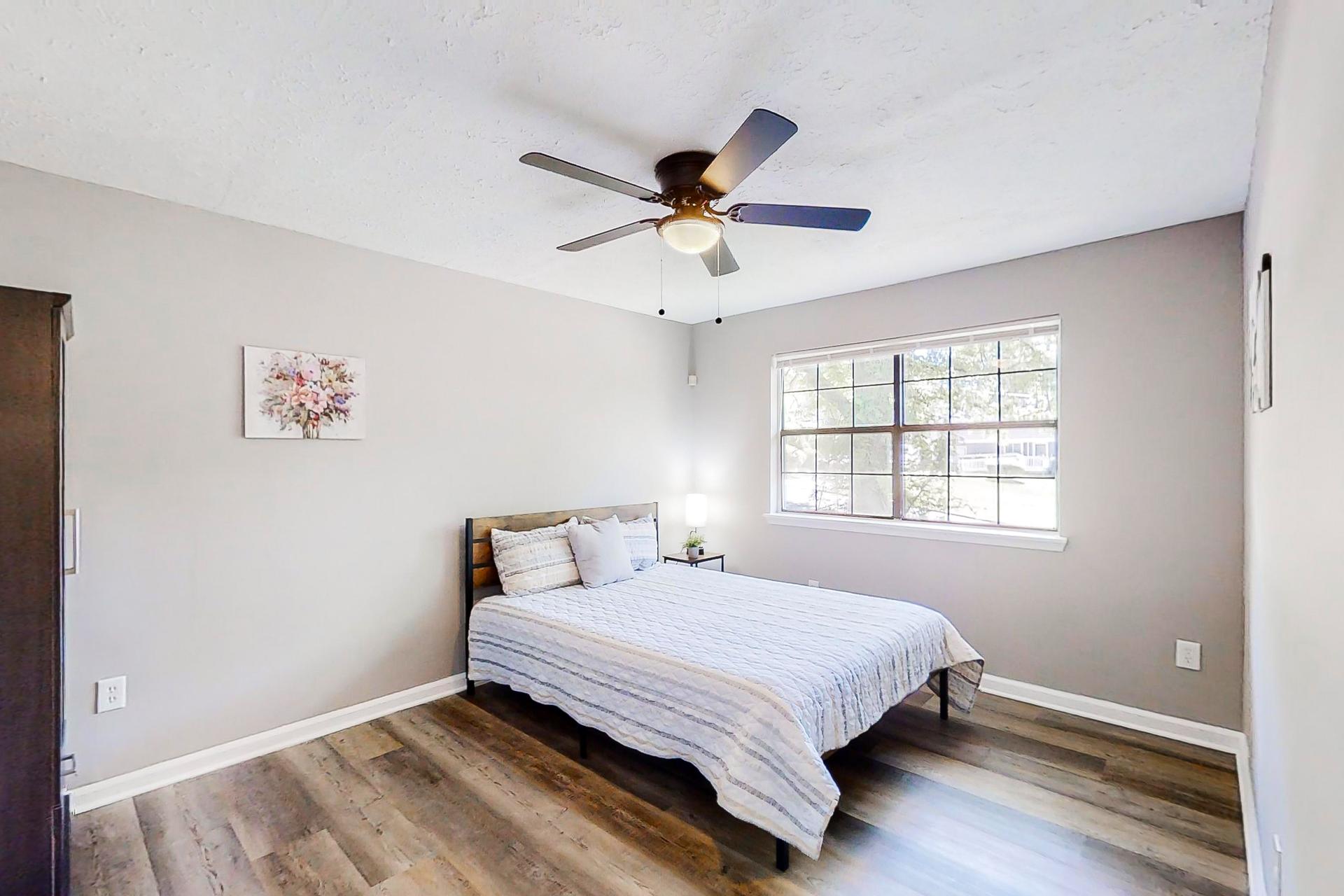 bedroom, detected:ceiling fan, window blind, bed