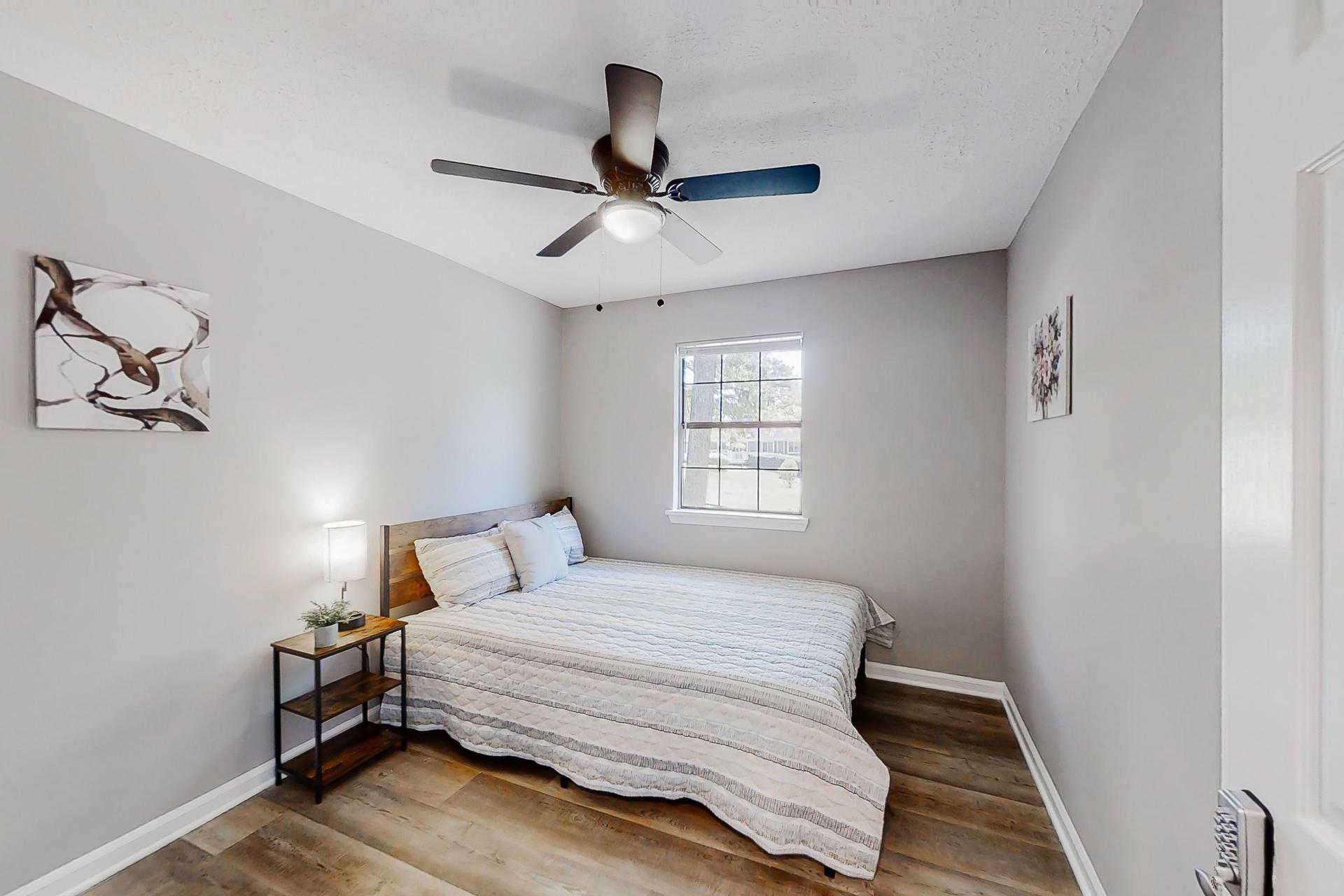 bedroom, detected:ceiling fan, window blind, bed