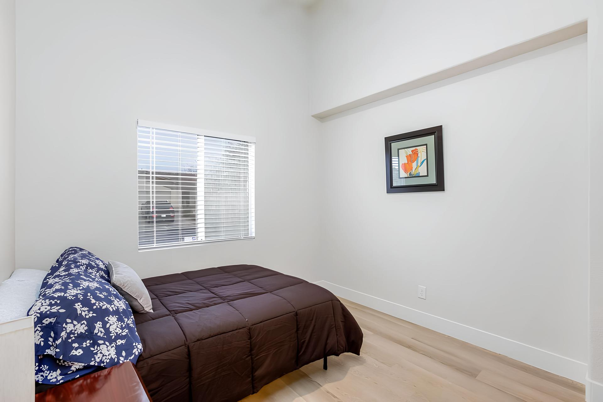 bedroom, detected:window blind, bed
