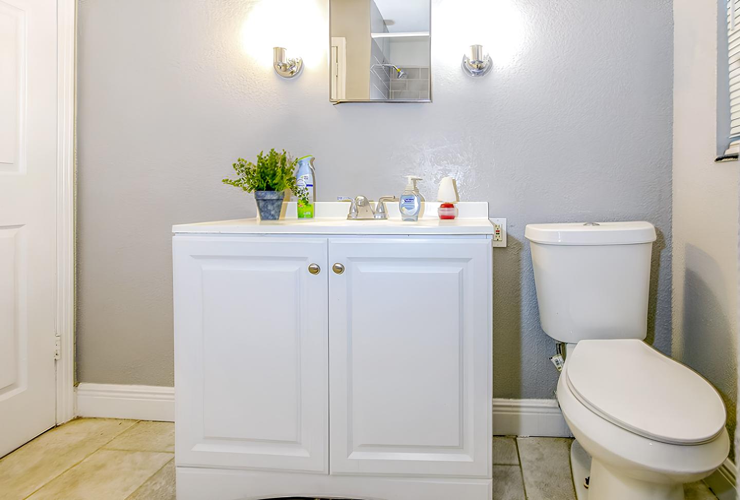 Bathroom(s)