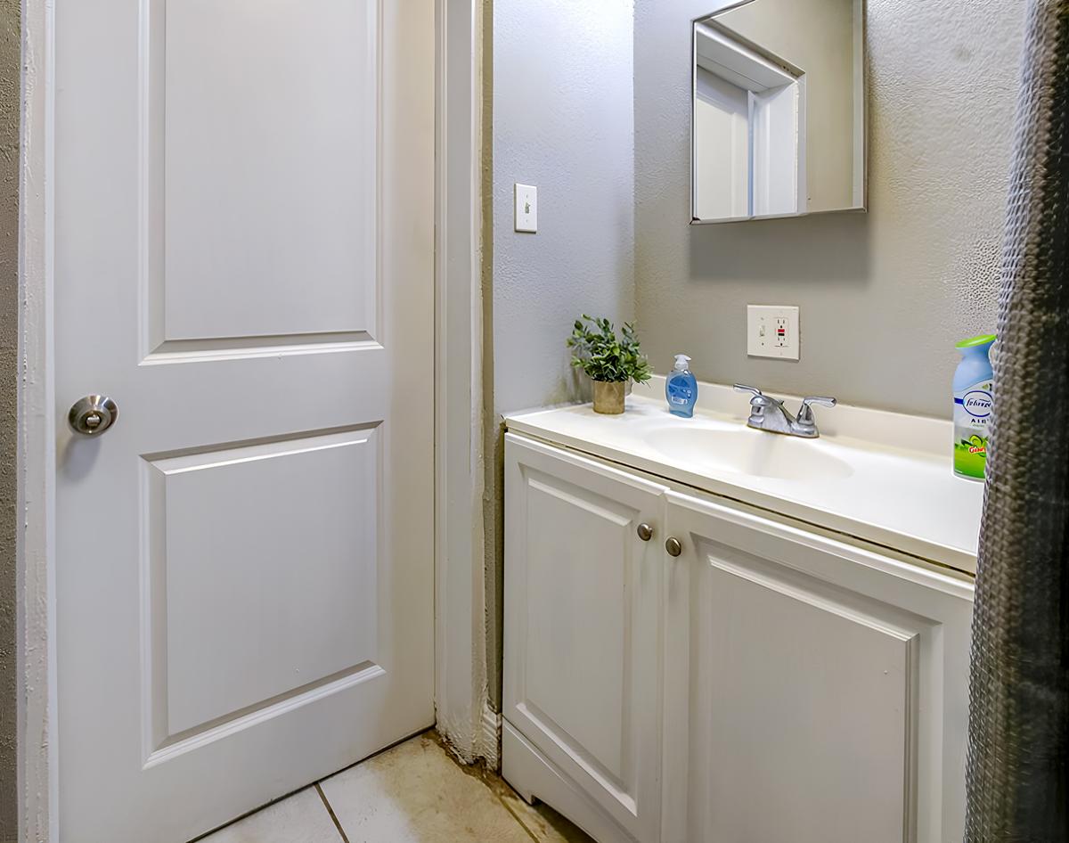 Bathroom(s)