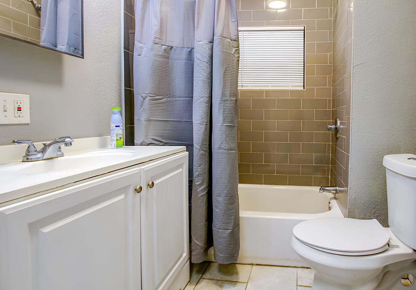 Bathroom(s)