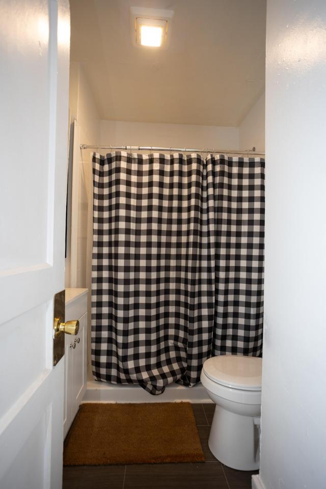 Bathroom(s)